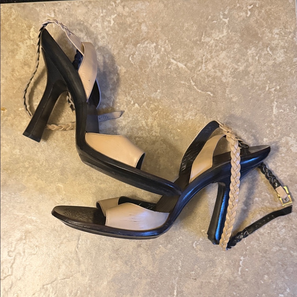 Gucci Beige Women's Sandals with Braided Strap